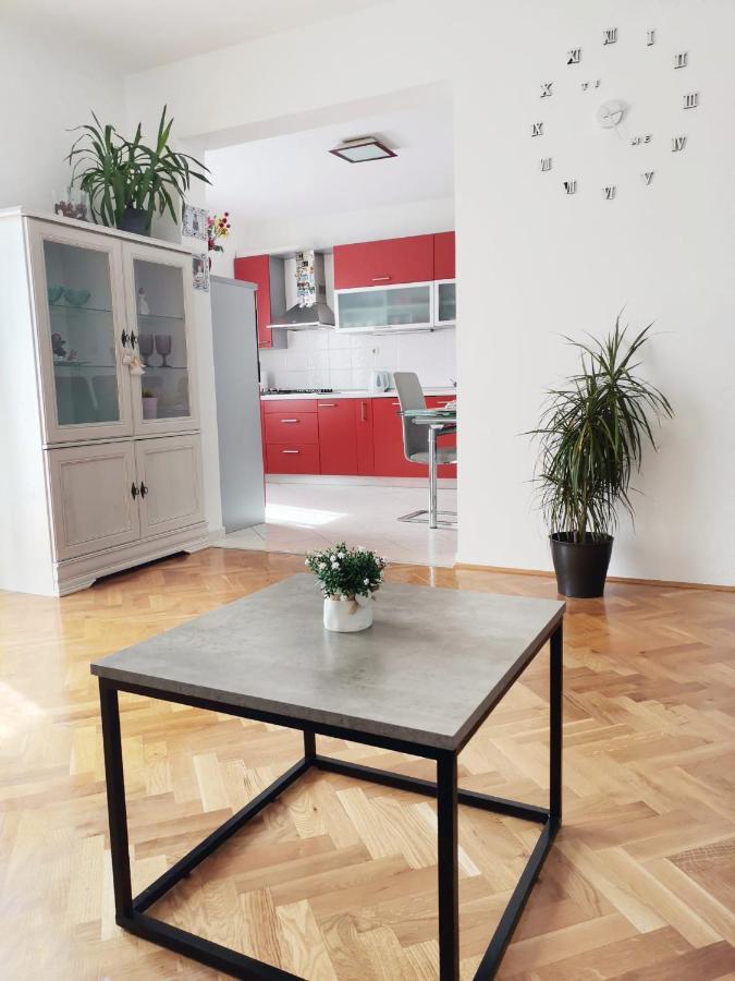 Apartman Pejic Podstrana Luaran gambar