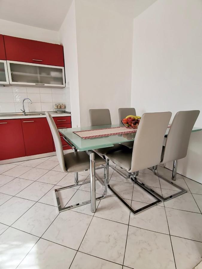 Apartman Pejic Podstrana Luaran gambar
